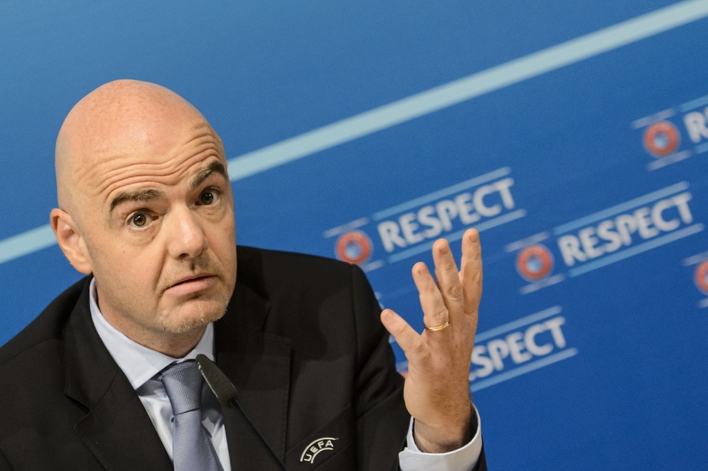 Patrice Motsepe  fait roi par la grâce de Gianni Infantino, le patron de la FIFA