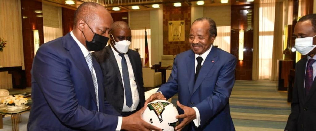 Le président du Camerou, Paul Biya, a réu Patrice Motsepe, président de la CAF