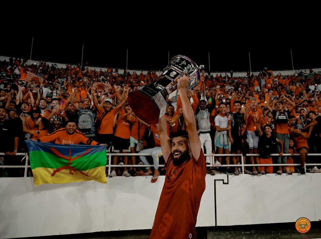 RS Berkane : après la Coupe de la Confédération africaine , les Orange s'offrent la Coupe du Trône. Une sacrée belle saison pour ce clun spécialiste des Coupes ( photo page Facebook RSB)